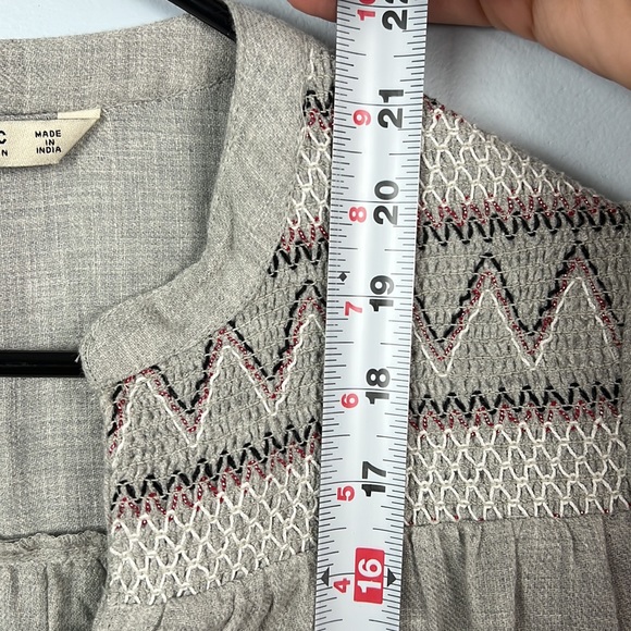 Zara Gray Embroidered Smocked boho peasant style Bell Sleeve Blouse - Picture 9 of 9